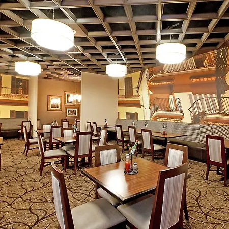 Embassy Suites Savannah Airport-3